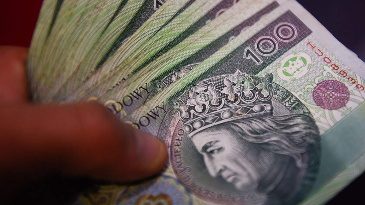 Скільки грошей витрачають українці у Польщі