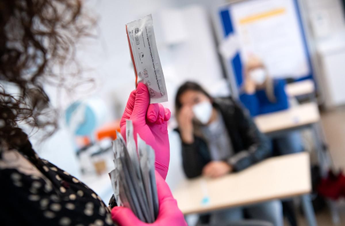 У школах Берліну школярів тестуватимуть на COVID-19 У школах Берліну школярів тестуватимуть на COVID-19