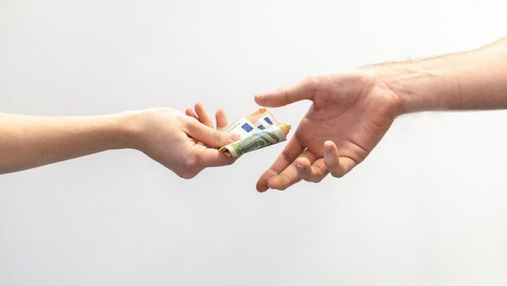 Онлайн чи готівка: як краще переказувати гроші всередині країни та з-за кордону
