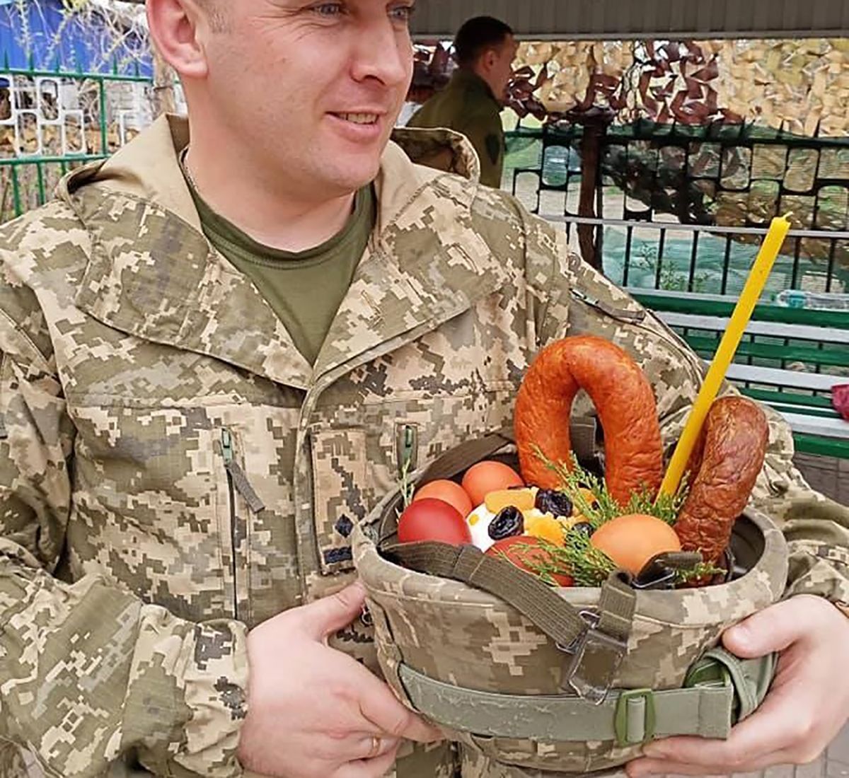 Защитники на Востоке Украины получили пасхальные подарки от украинок из Бельгии