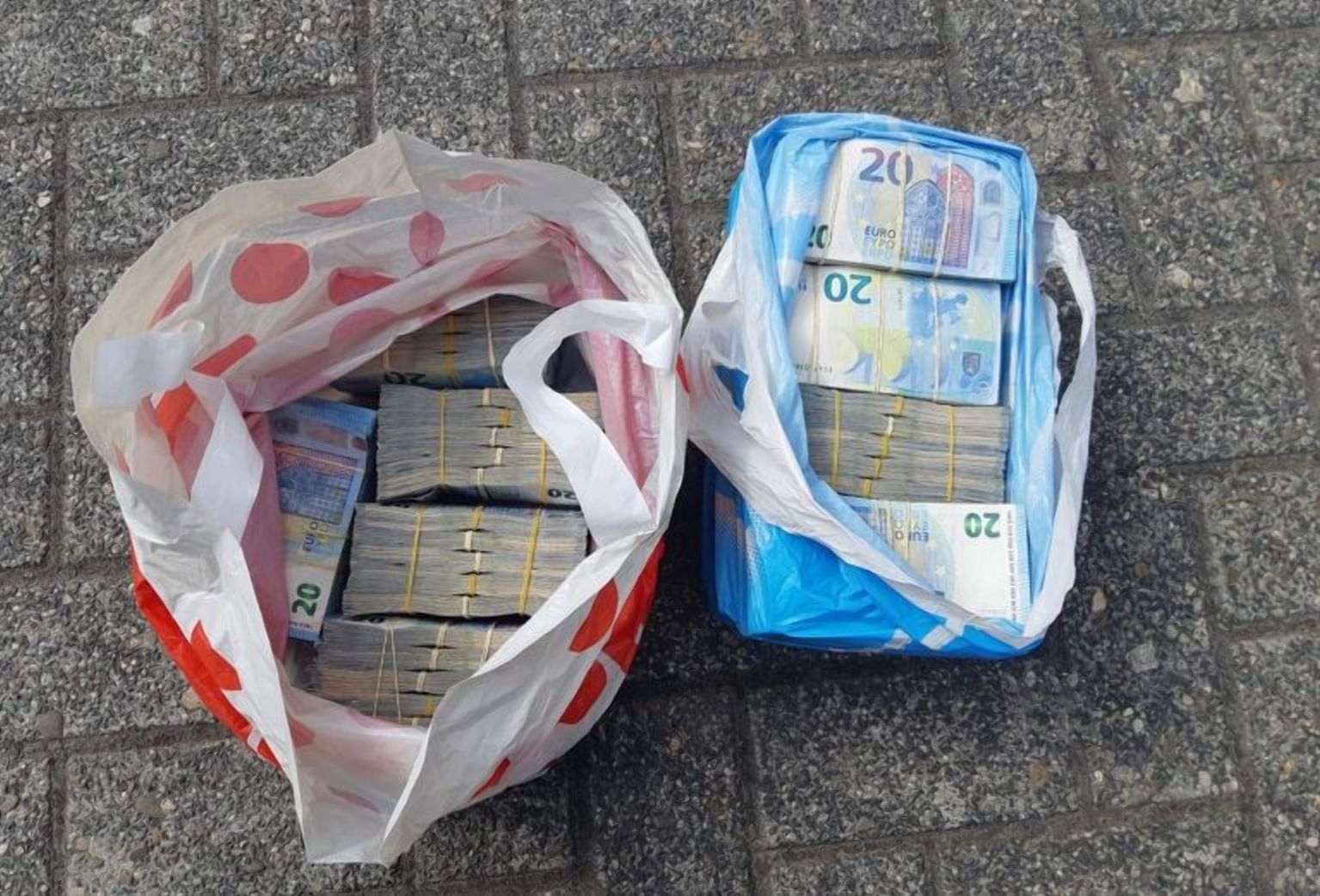 Изъятые в украинцев деньги Изъятые в украинцев деньги