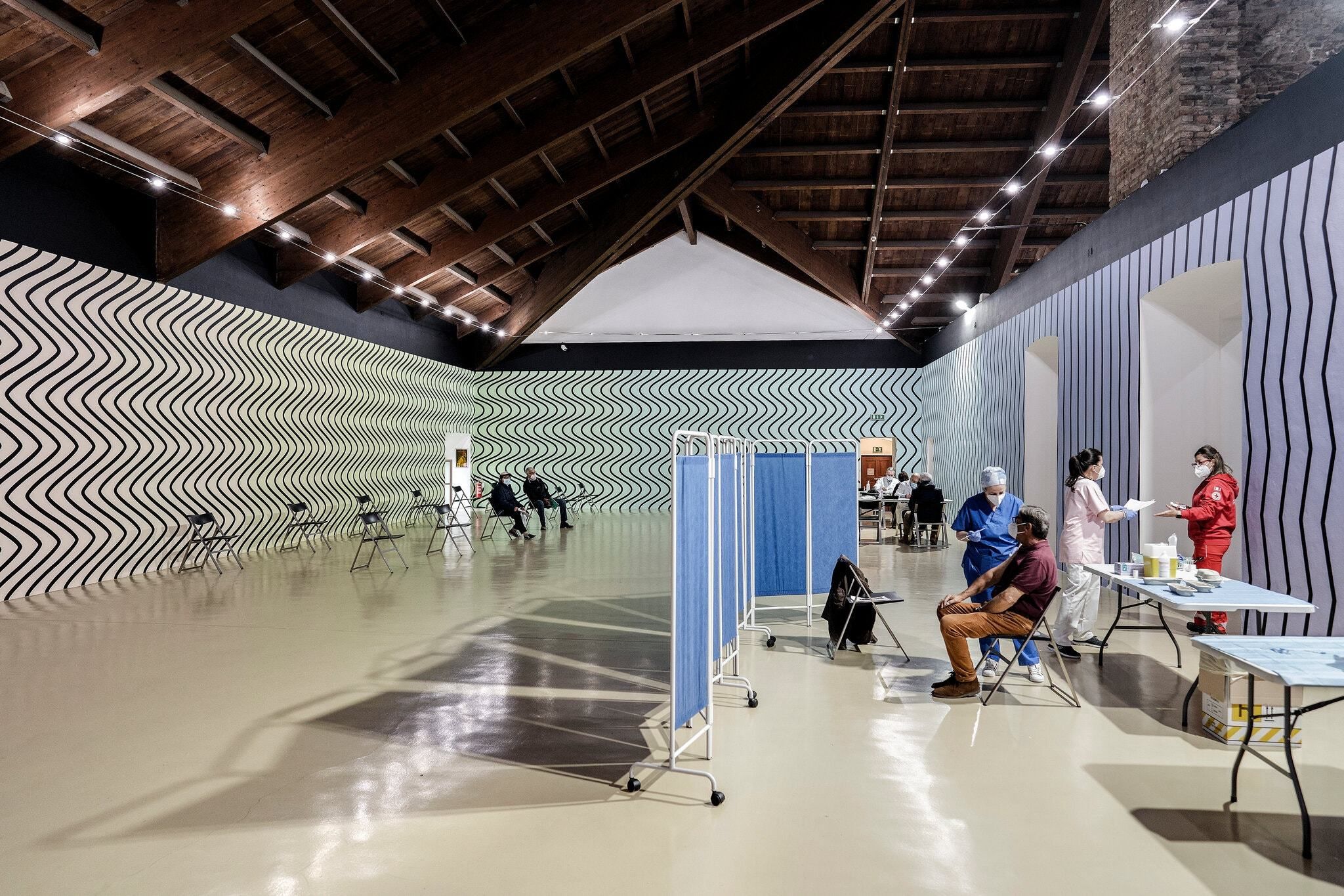 В Италии обустроили в музее центр вакцинации против COVID-19 В Италии обустроили в музее центр вакцинации против COVID-19