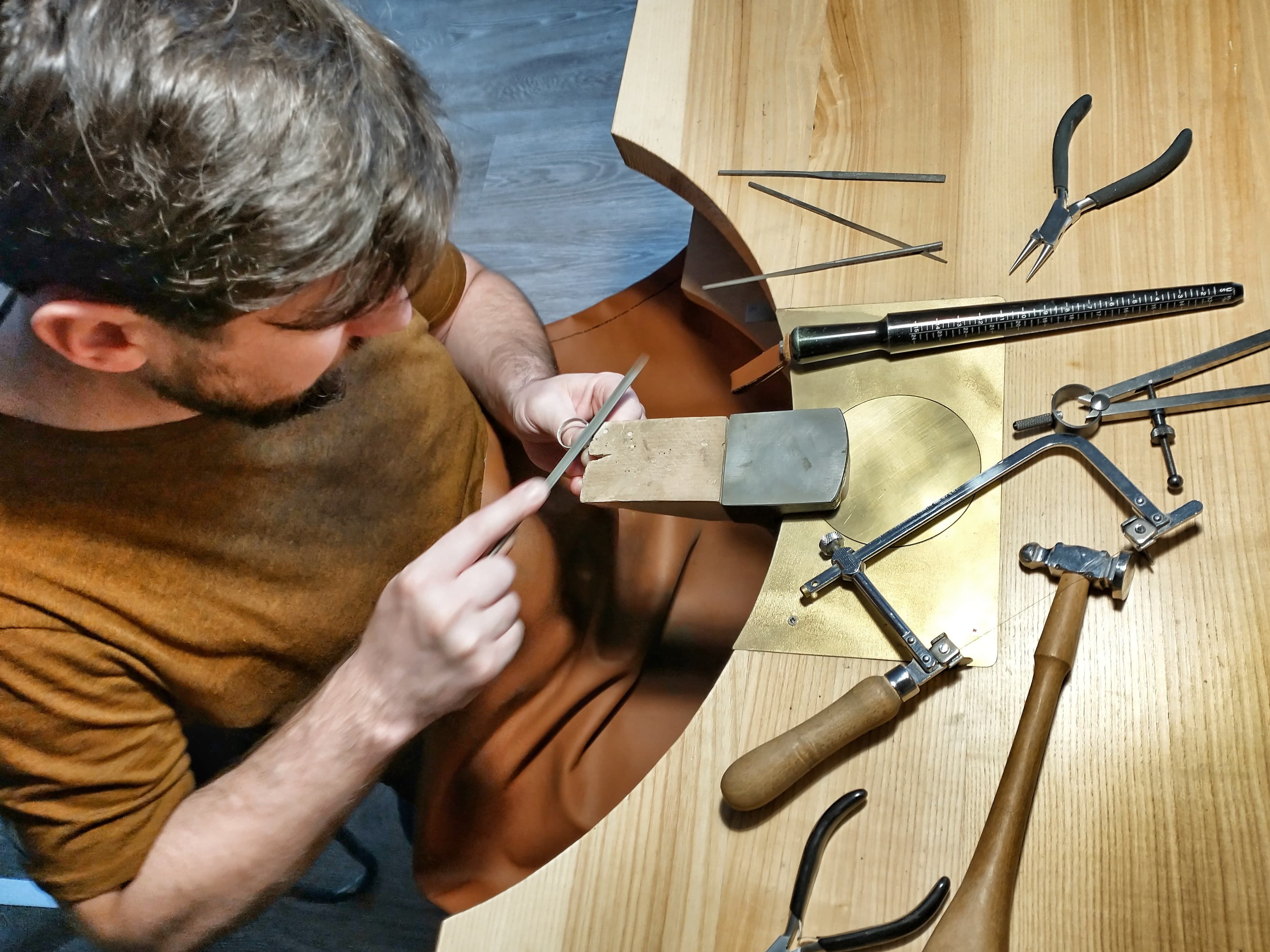 Українець виготовляє цінні прикраси у Кракові Українець виготовляє цінні прикраси у Кракові