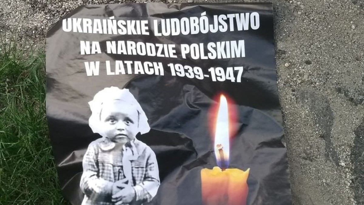 Более 12 тысяч возмутительных плакатов развесили в Польше