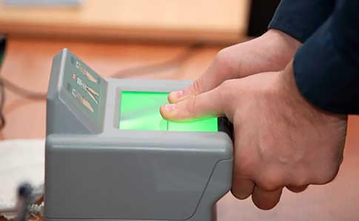 Україна запроваджує збір біометричних даних іноземців та осіб без громадянства для отримання в'їзних віз