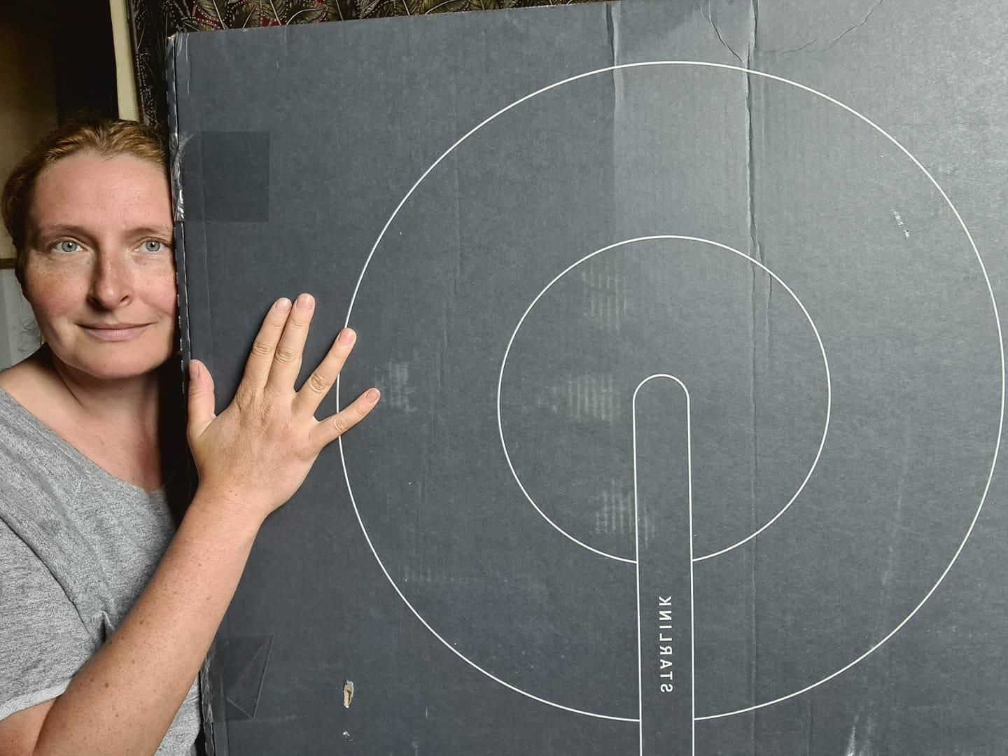 Украинская художница впервые получила Starlink Илона Маска Украинская художница впервые получила Starlink Илона Маска