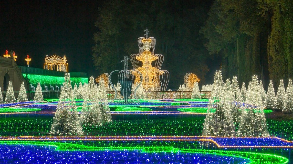 У Варшаві відновлює роботу Королівський сад світла: чим він дивуватиме цьогоріч - Закордон