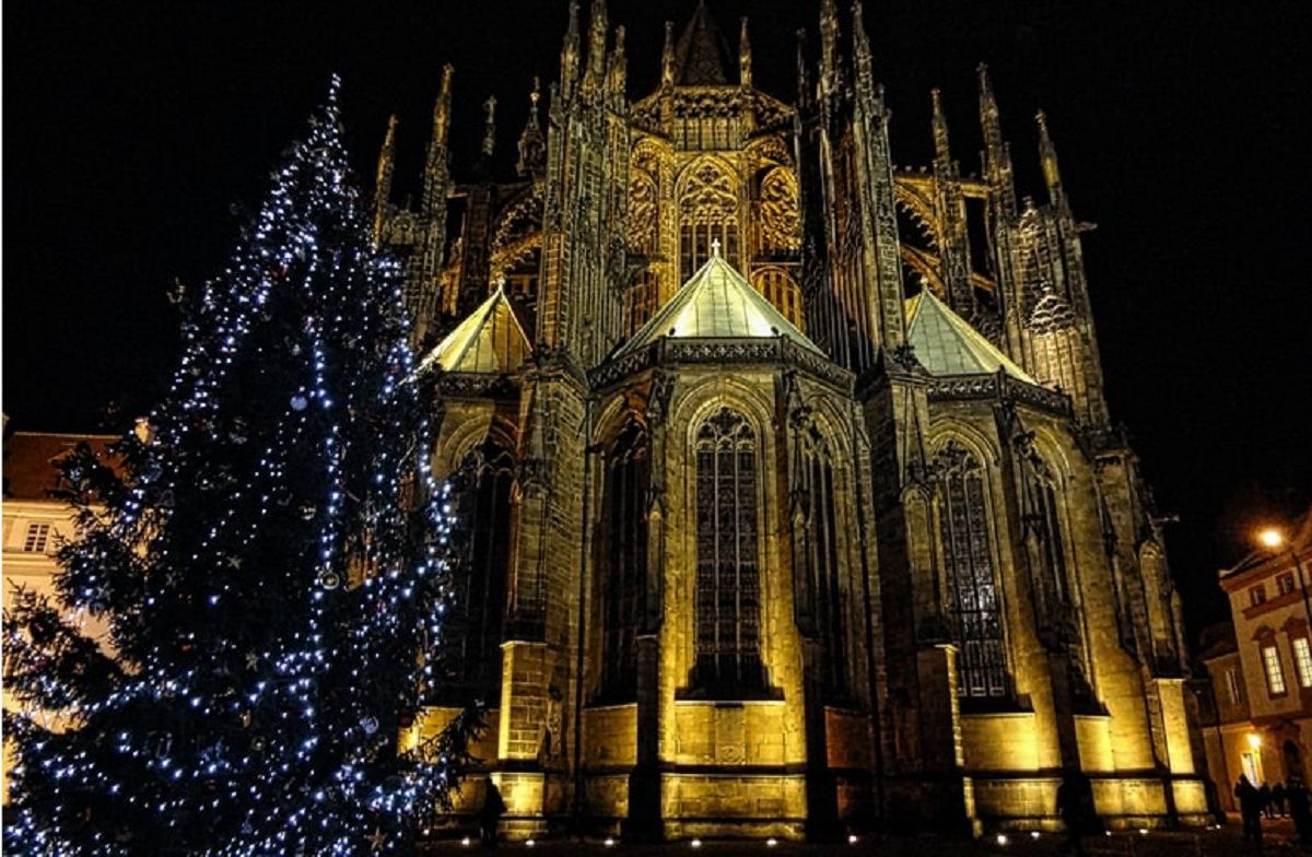 В Праге начали подготовку к рождественской ярмарки: когда и где она будет происходить - Закордон