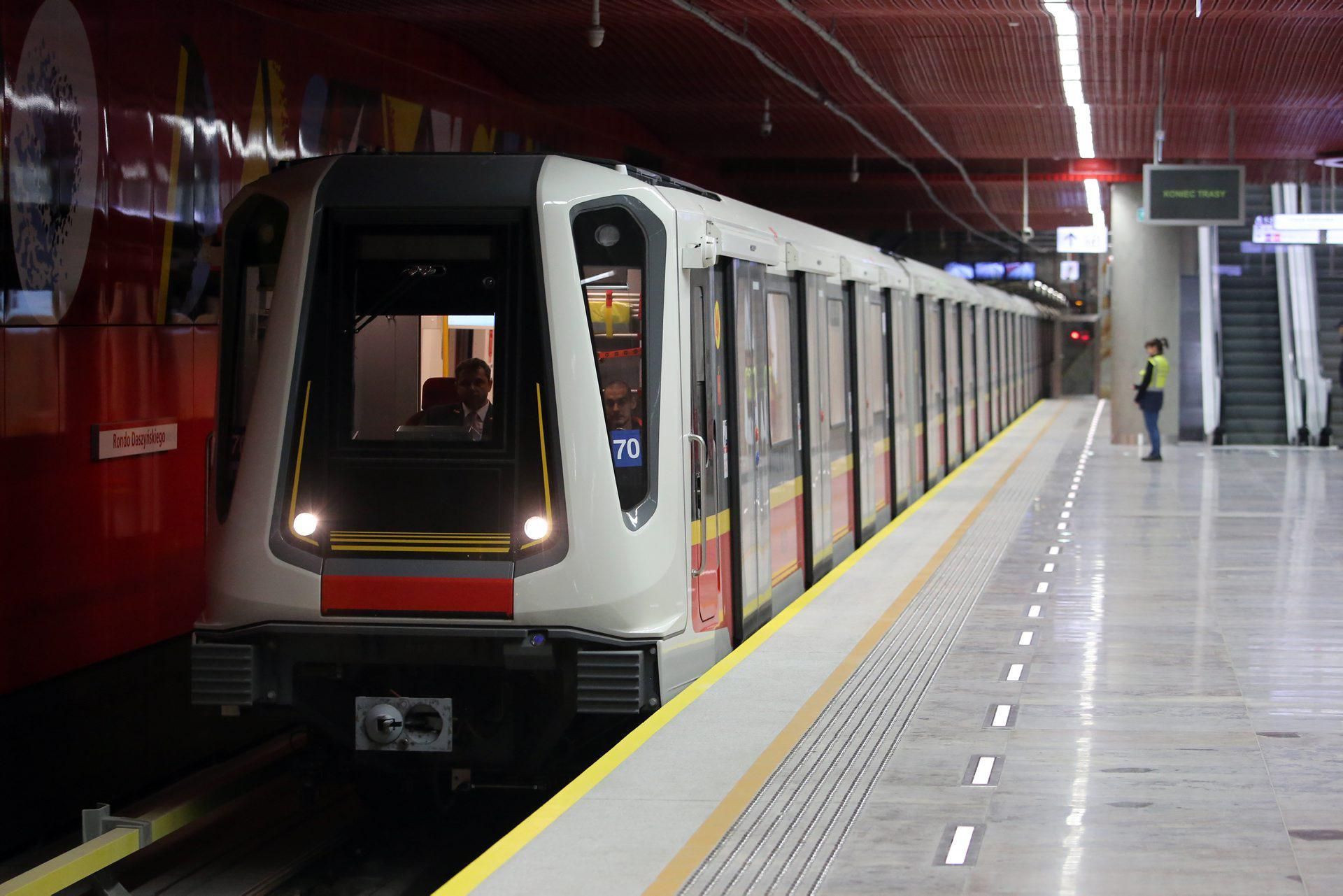 У Варшаві на вихідних закриють 6 станцій метро: яка альтернатива - Закордон У Варшаві на вихідних закриють 6 станцій метро: яка альтернатива - Закордон