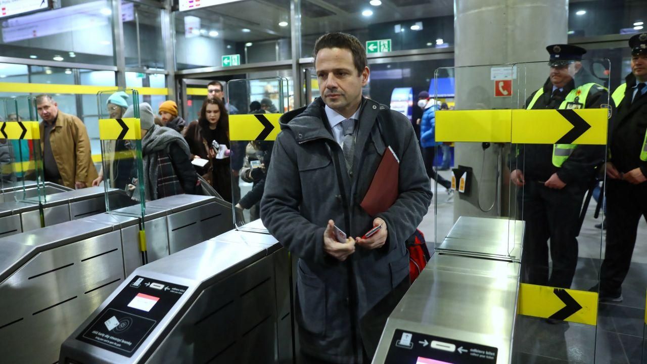 Мэр Варшавы принял участие в "гонках" общественного транспорта и автомобиля - Закордон Мэр Варшавы принял участие в "гонках" общественного транспорта и автомобиля - Закордон