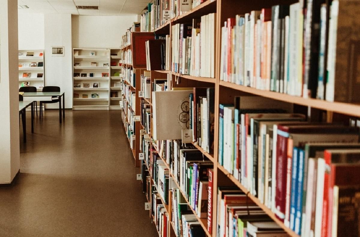 "Хата Читальня": в Сингапуре открыли украинскую библиотеку - Закордон "Хата Читальня": в Сингапуре открыли украинскую библиотеку - Закордон