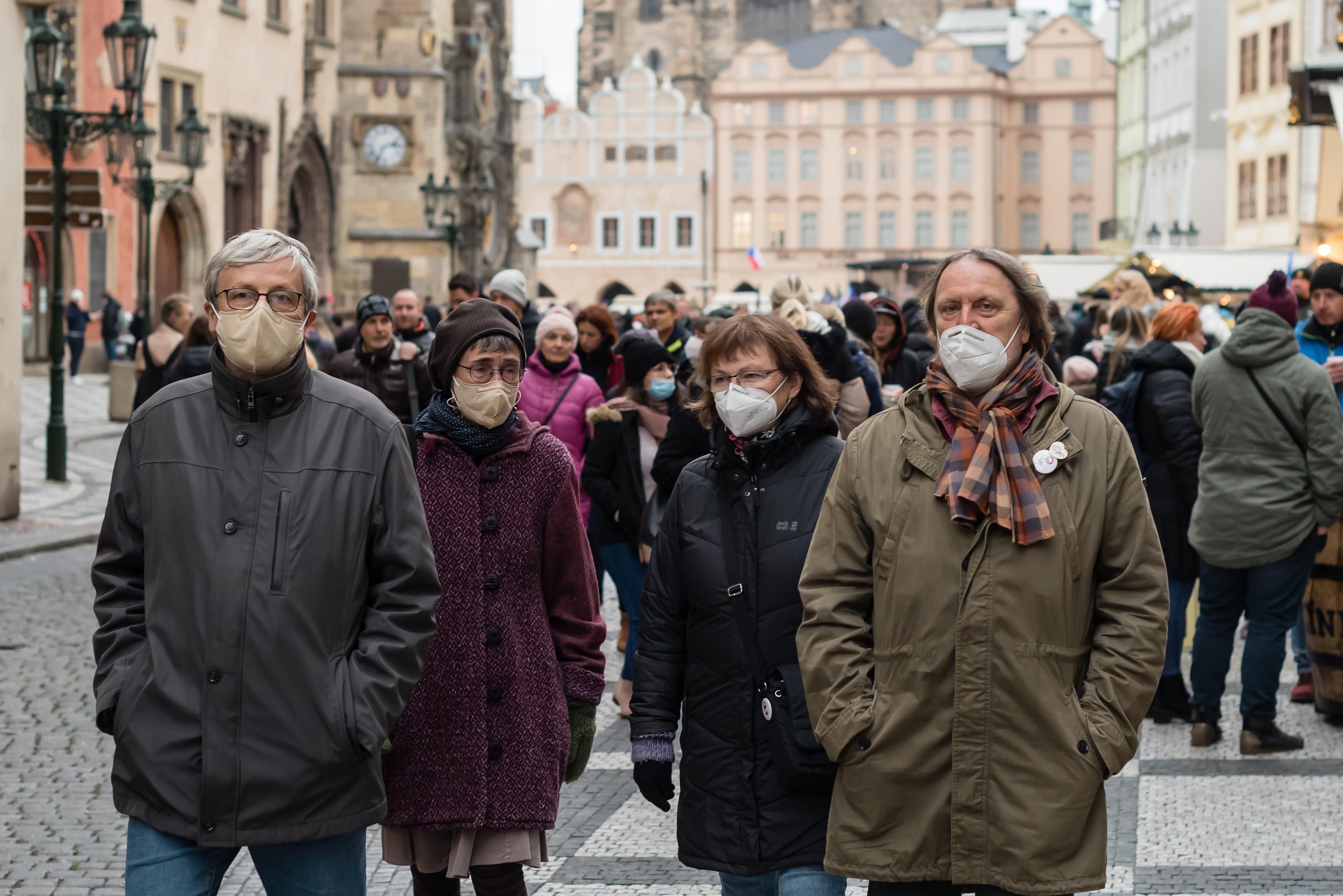 Рекордний рівень зараження COVID-19: Чехія повернула надзвичайний стан - Закордон Рекордний рівень зараження COVID-19: Чехія повернула надзвичайний стан - Закордон