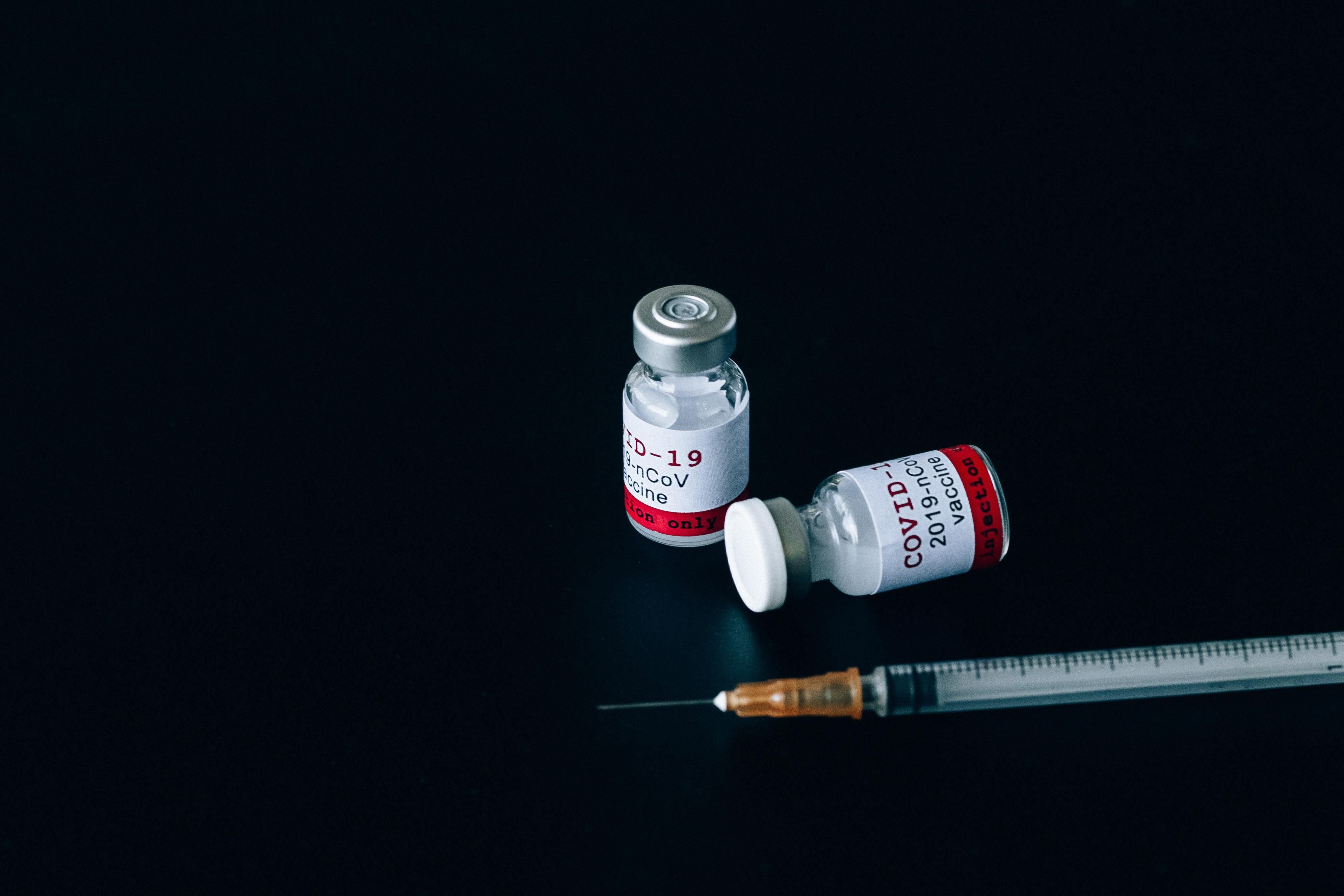 Чехия начинает запись на ревакцинацию: кто сможет получить третью прививку - Закордон