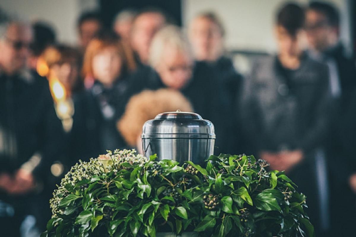 "Тіло перетвориться на желе": в Польщі пропонують змінити спосіб поховання жертв COVID-19 - Закордон