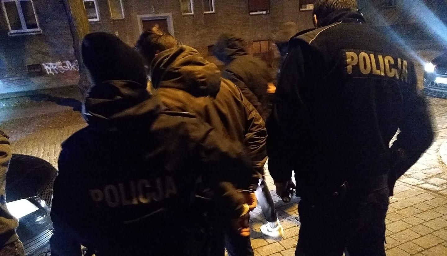 В Польше задержали местных, напавших на украинцев В Польше задержали местных, напавших на украинцев