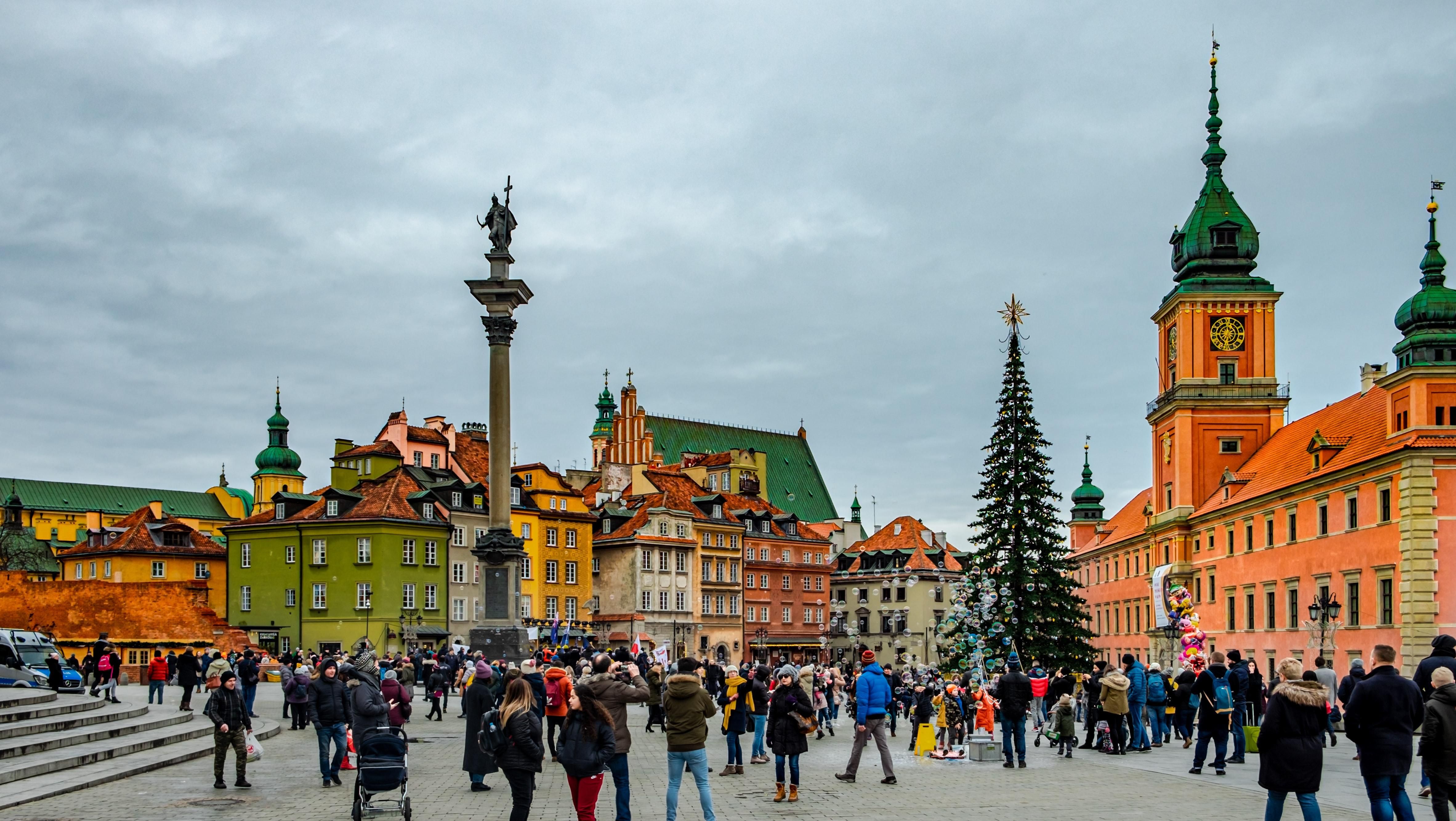 У скольких украинцев есть виды на жительство в Польше: данные Управления по вопросам иностранцев - Закордон