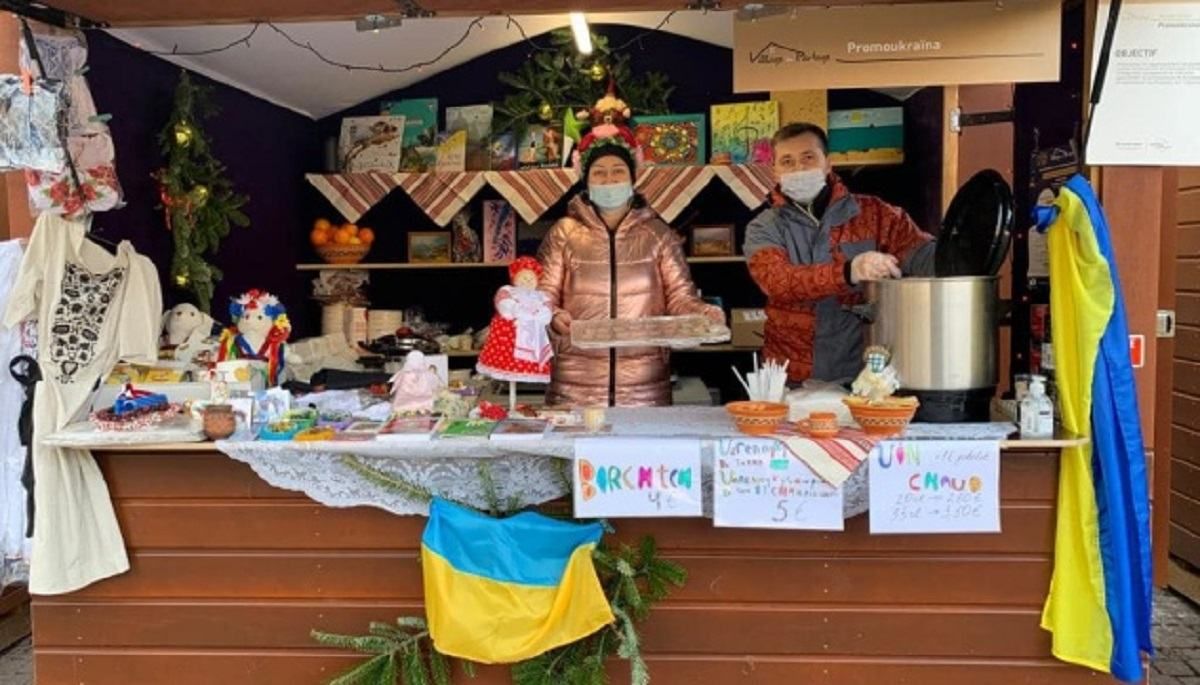Смак українського Різдва у Франції: активісти пригощали варениками і борщем на ярмарку - Закордон