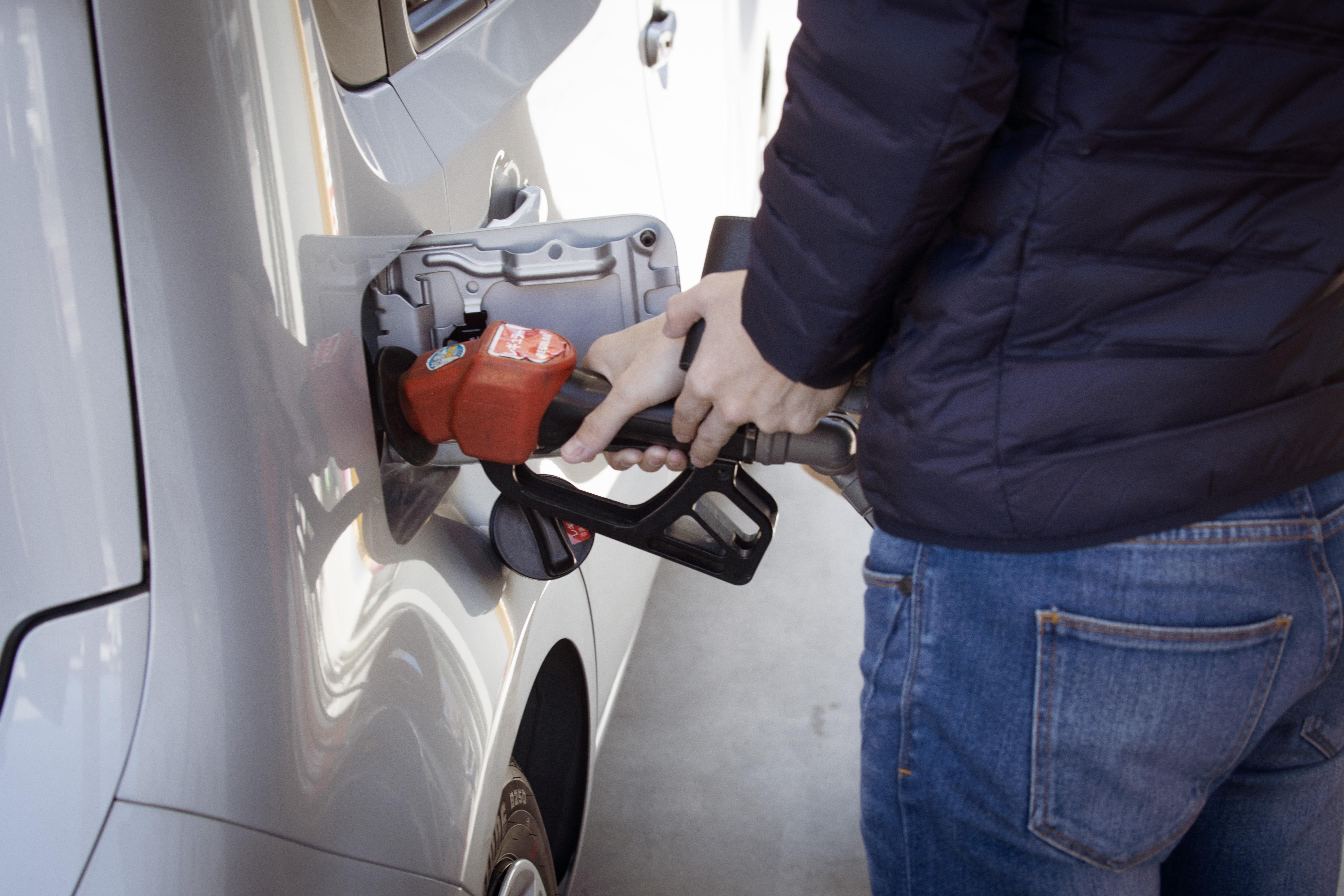 В Чехії знижуються ціни на автомобільне паливо: яка середня вартість - Закордон