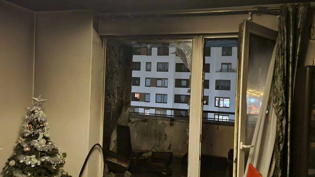 через новорічні феєрверки у Варшаві згоріли 2 квартири - Закордон