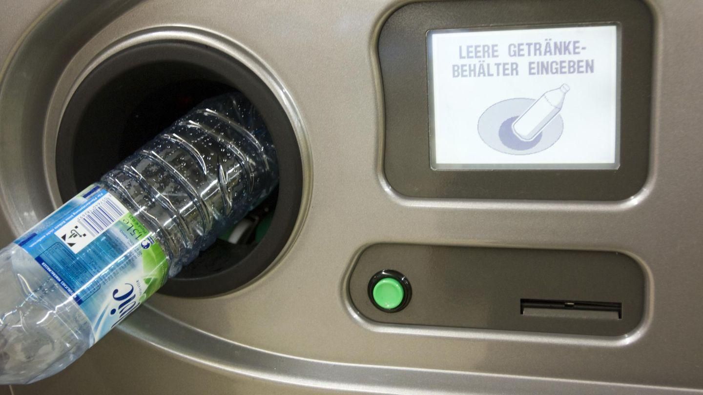 В польских магазинах можно будет получить деньги за возврат пластиковых бутылок - Закордон