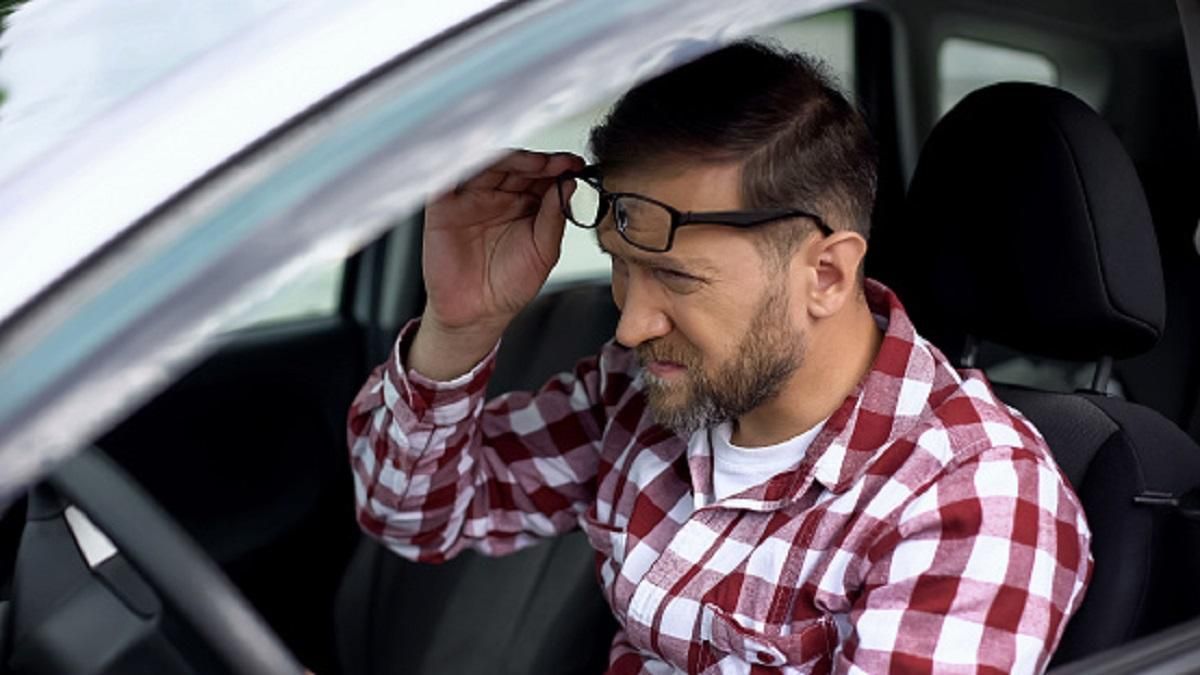 За кермом авто без окулярів: яке покарання може отримати водій зі слабким зором в Польщі - Закордон