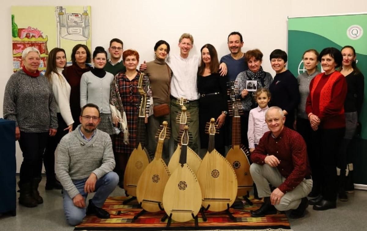 Встреча под звуки бандуры: украинцы в Венгрии организовали колоритный музыкальный вечер - Закордон