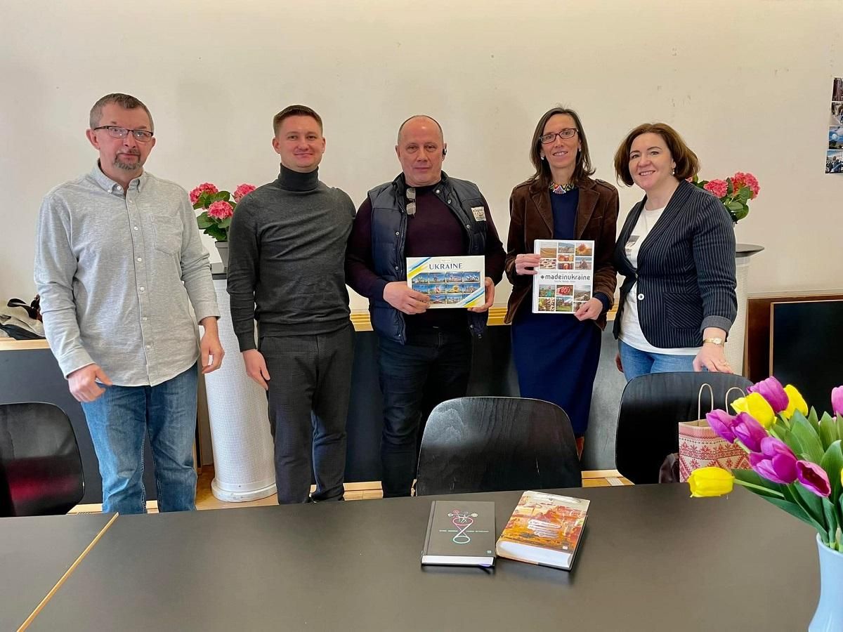 Українська письменниця представила нові книги у Швейцарії: як пройшла презентація - Закордон Українська письменниця представила нові книги у Швейцарії: як пройшла презентація - Закордон