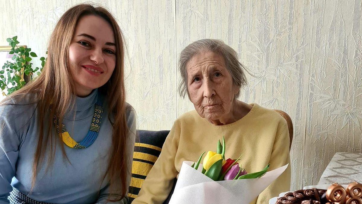98-летнюю связную Шухевича поздравили с Днем рождения