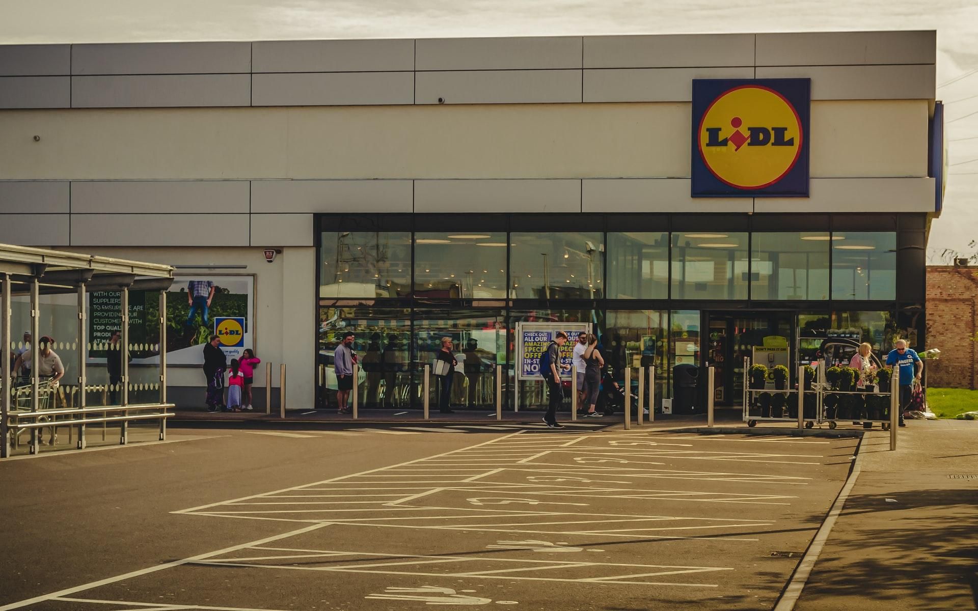 Мережа Lidl у Польщі підвищить зарплати: скільки зароблятимуть працівники - Закордон Мережа Lidl у Польщі підвищить зарплати: скільки зароблятимуть працівники - Закордон