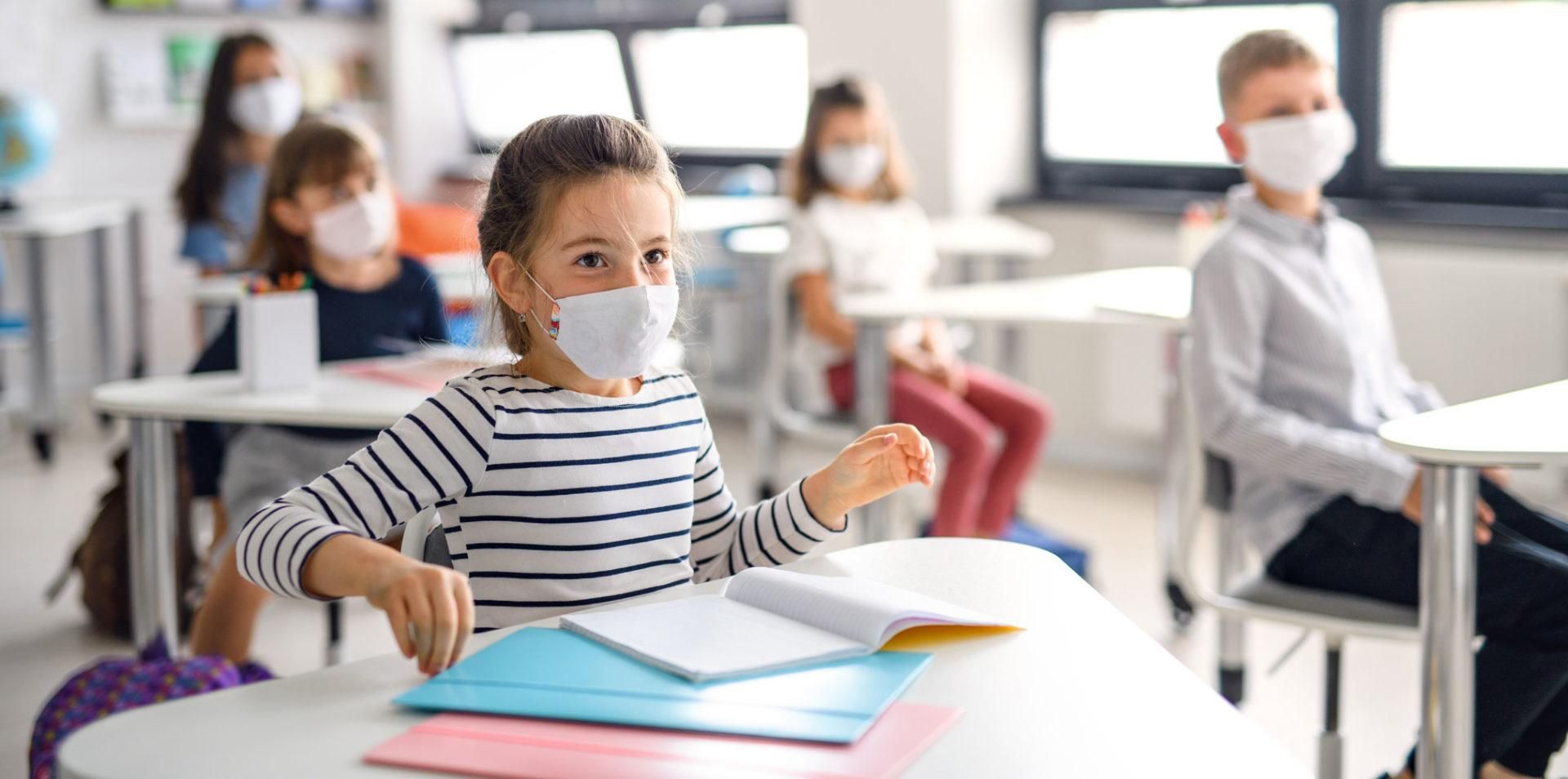 Учні повертаються до шкіл, а маски будуть необов'язковими: нові правила карантину у Польщі - Закордон Учні повертаються до шкіл, а маски будуть необов'язковими: нові правила карантину у Польщі - Закордон