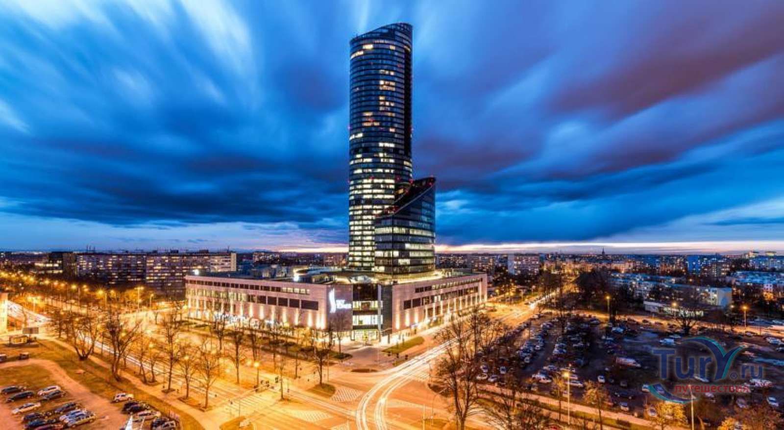 У Sky Tower сталася пожежа: найвищий хмарочос Вроцлава гасили 14 загонів пожежників - Закордон У Sky Tower сталася пожежа: найвищий хмарочос Вроцлава гасили 14 загонів пожежників - Закордон