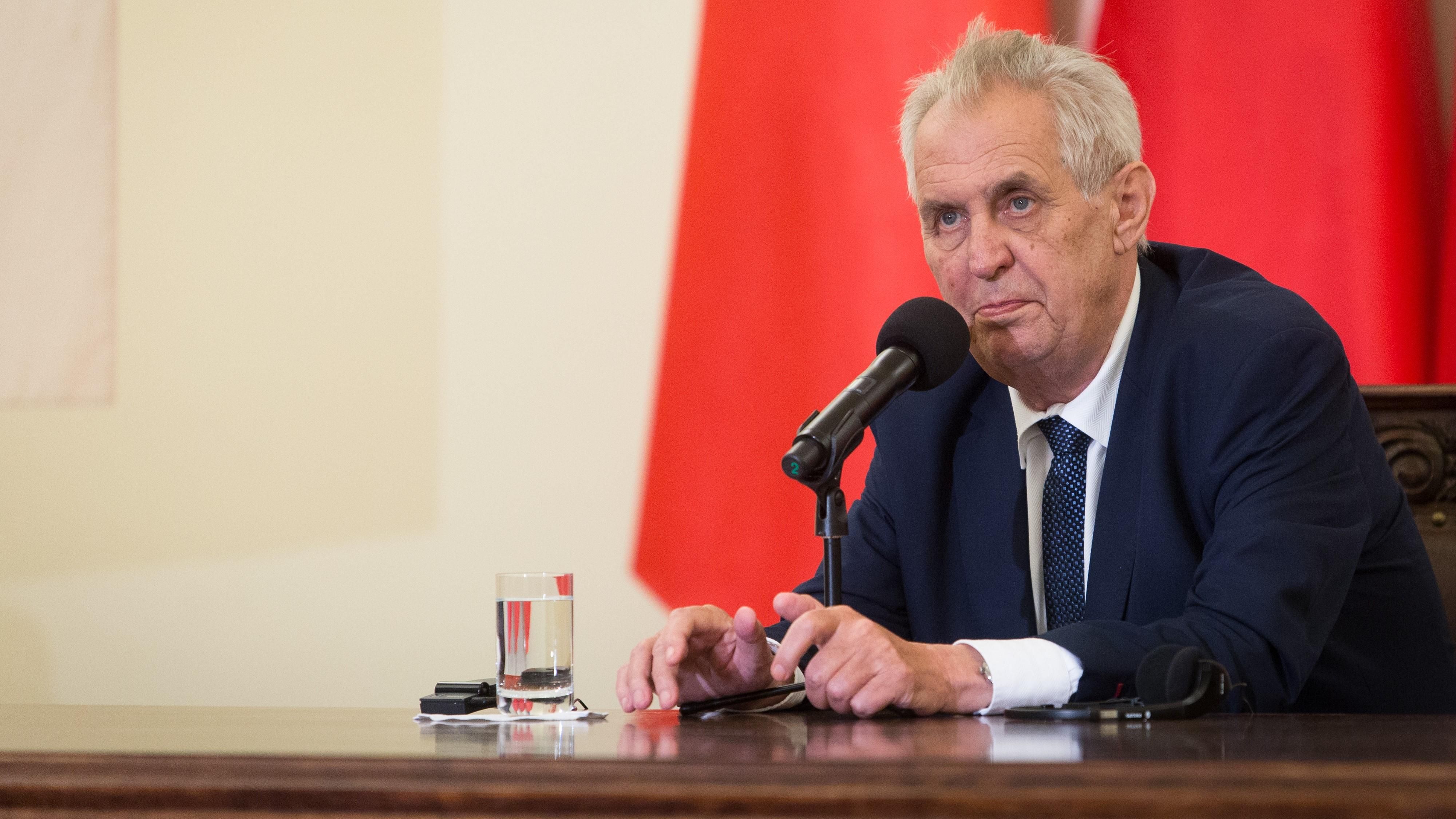 Президент Чехии Милош Земан призвал правительство повысить налоги Президент Чехии Милош Земан призвал правительство повысить налоги