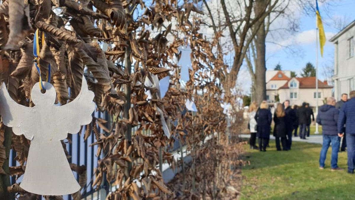 "Ангелы памяти": как украинцы в Польше отмечают День Героев Небесной Сотни - Закордон "Ангелы памяти": как украинцы в Польше отмечают День Героев Небесной Сотни - Закордон