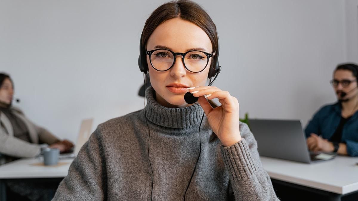 В Польше полиция запустила специальную информационную линию для украинских беженцев - Закордон В Польше полиция запустила специальную информационную линию для украинских беженцев - Закордон