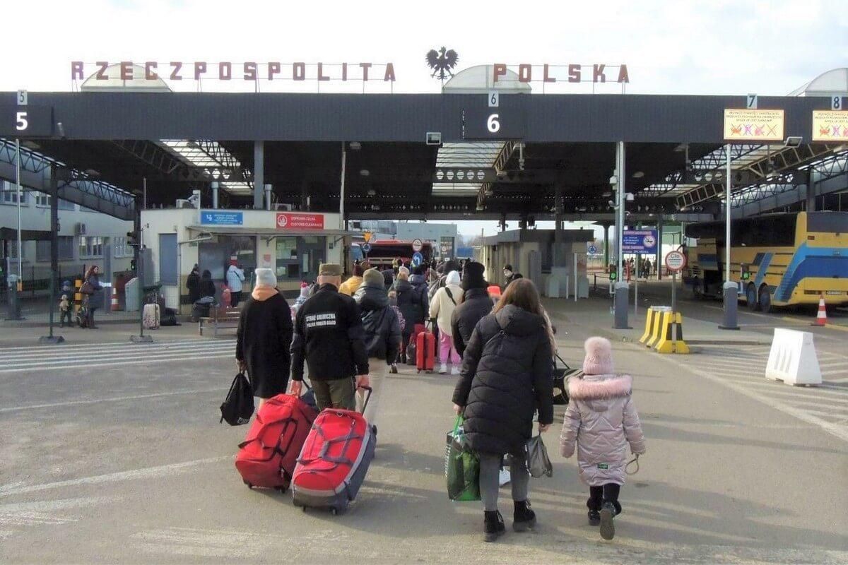 Які міста Польщі більше не можуть приймати українських біженців - Закордон