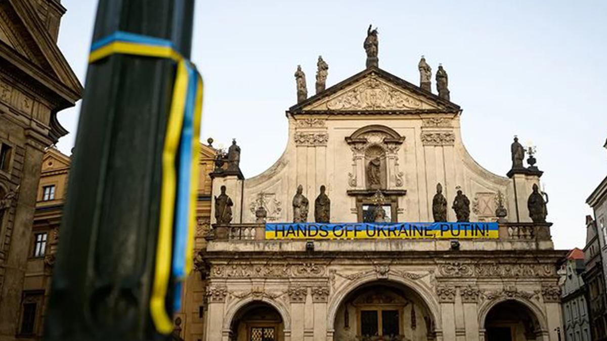 Синьо-жовта Прага очима чеського фотографа: кадри, які милують око - Закордон