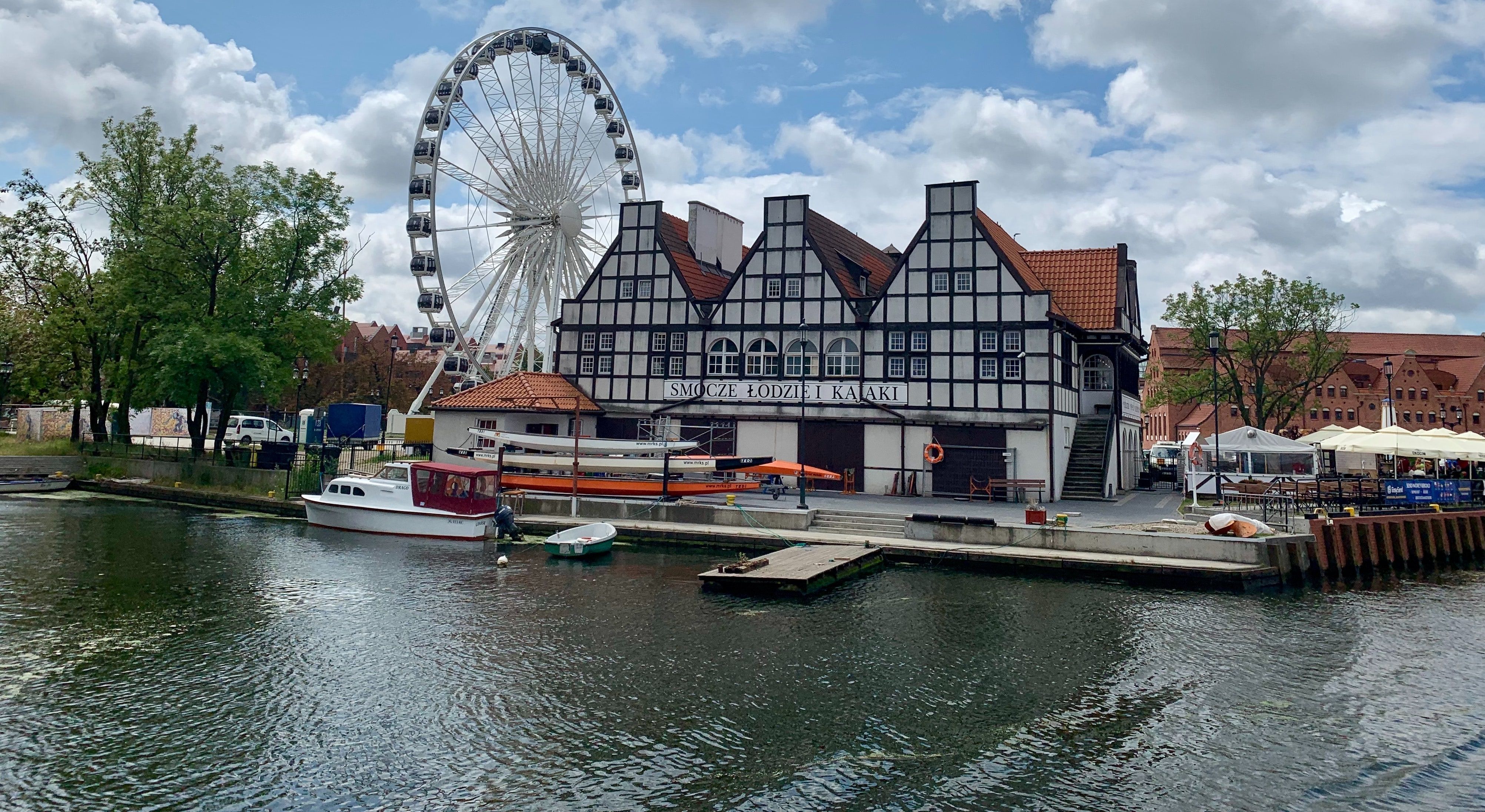 Shop zero: в Гданьске открыли магазин с бесплатной одеждой для украинских беженцев - Закордон Shop zero: в Гданьске открыли магазин с бесплатной одеждой для украинских беженцев - Закордон