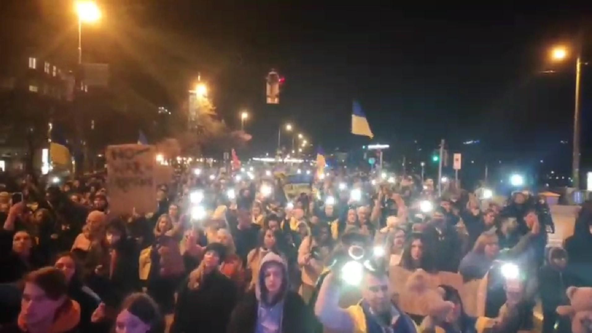 У Відні відбулась масштабна демонстрація і хода на підтримку України: щемливе відео - Закордон У Відні відбулась масштабна демонстрація і хода на підтримку України: щемливе відео - Закордон