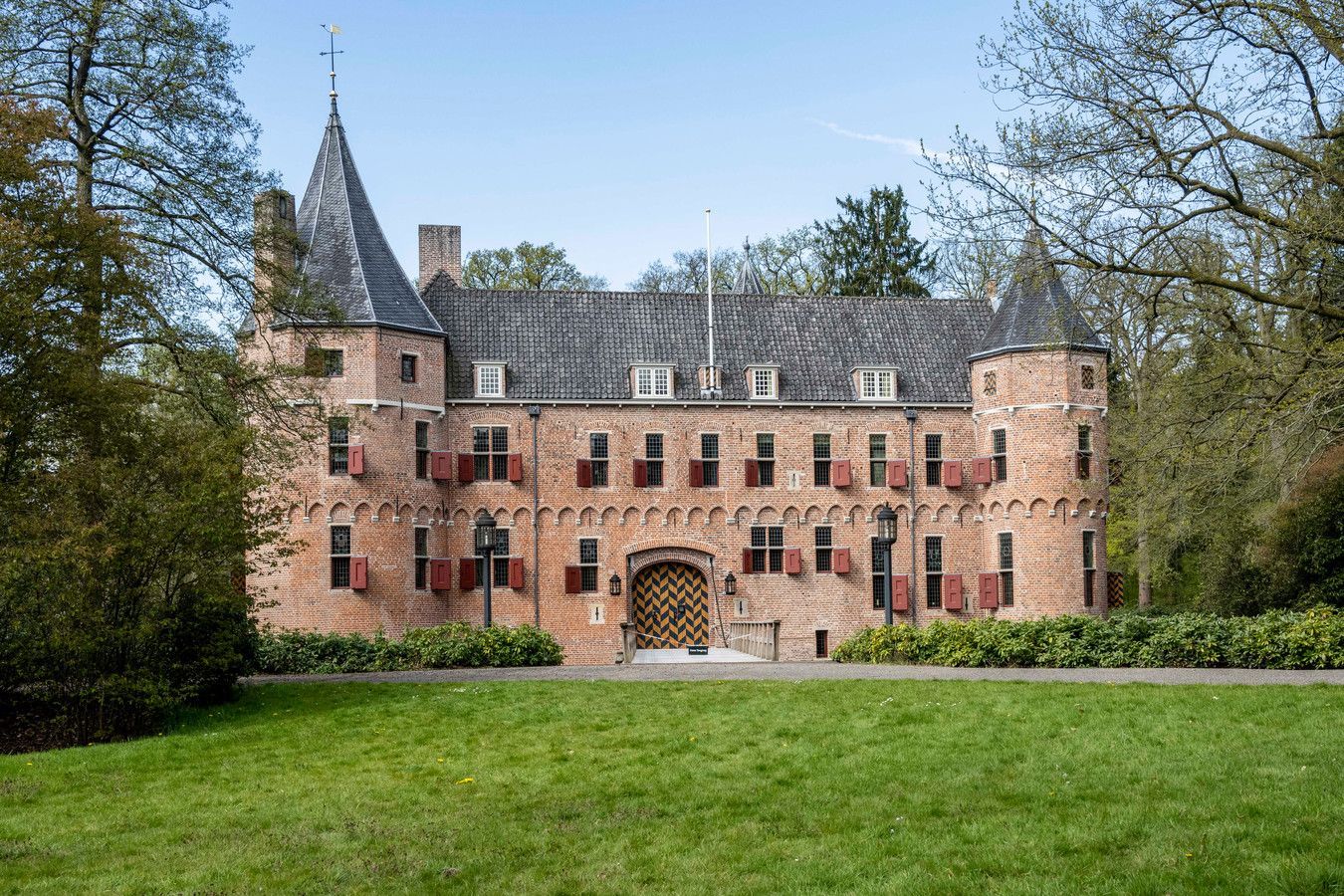 Резиденція короля Нідерландів прийматиме біженців з України: як виглядає замок 15 століття - Закордон