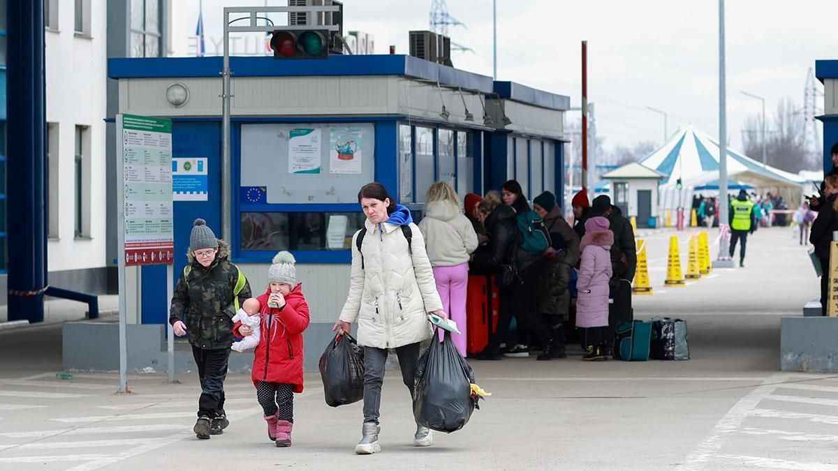Ситуация на западных пунктах пропуска: сколько украинцев пересекли границу за минувшие сутки - Закордон