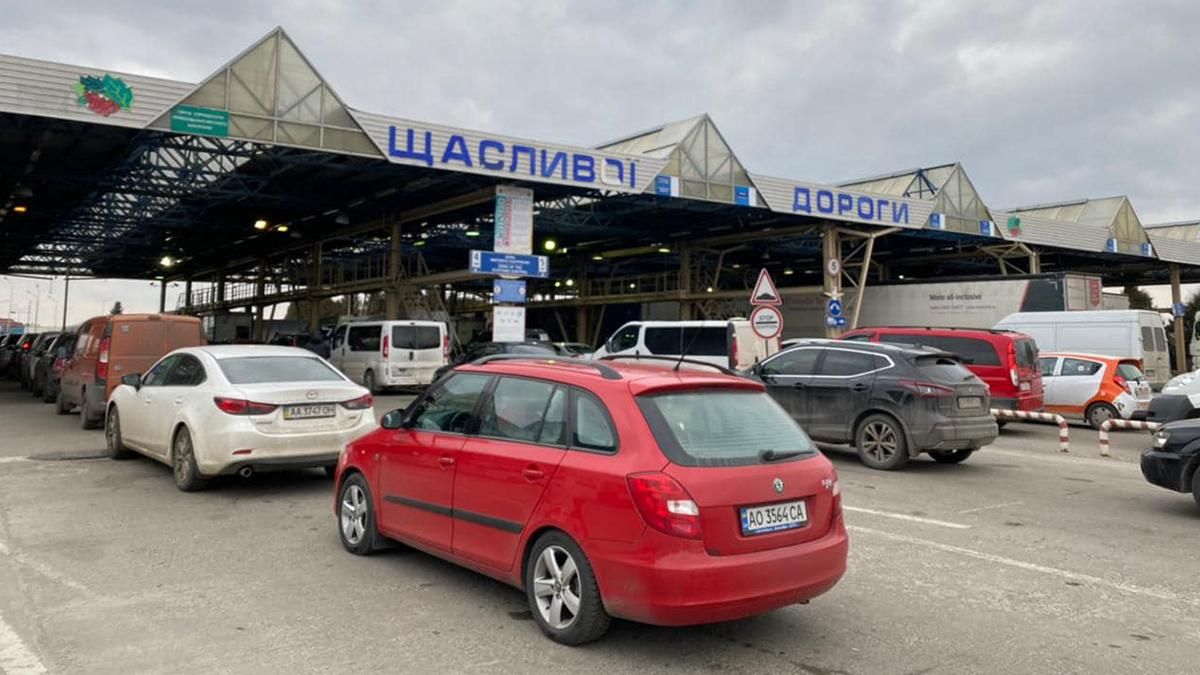 Що треба знати, якщо ви надумали перетинати кордон на власній машині: корисна інформація - Закордон Що треба знати, якщо ви надумали перетинати кордон на власній машині: корисна інформація - Закордон