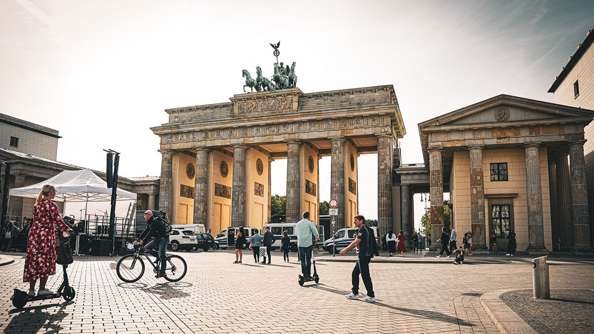 10 посилань для пошуку безкоштовного житла, транспорту та соціальної допомоги в Берліні - Закордон