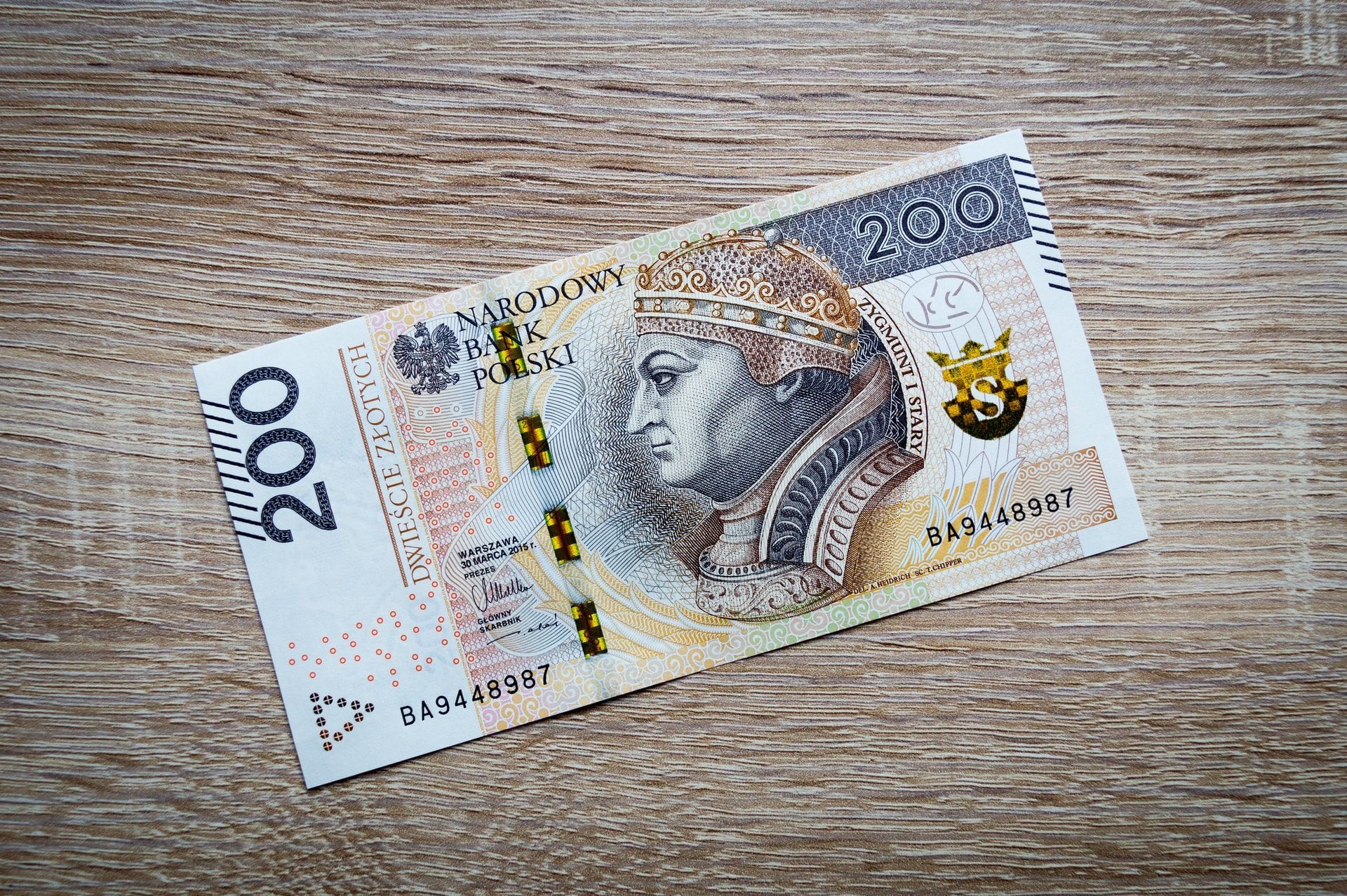 Українцям у Польщі виплатять додаткові 700 злотих: які умови отримання допомоги - Закордон
