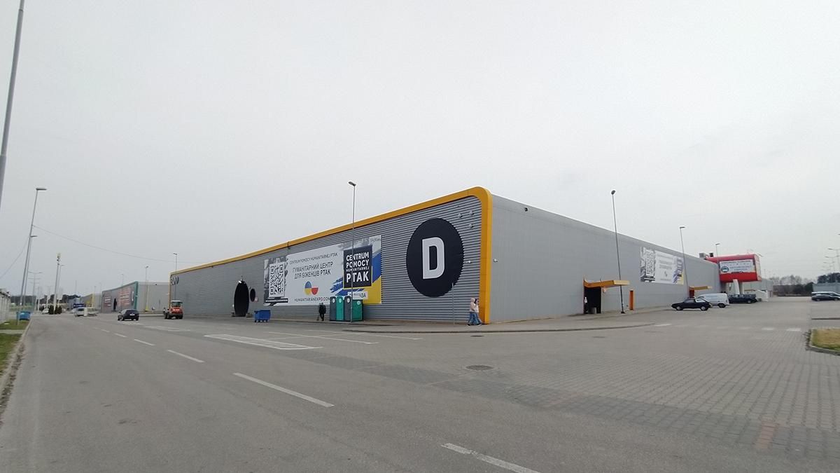 Як влаштований найбільший Центр біженців PTAK біля Варшави, що прийняв уже 50 тисяч українців - Закордон Як влаштований найбільший Центр біженців PTAK біля Варшави, що прийняв уже 50 тисяч українців - Закордон