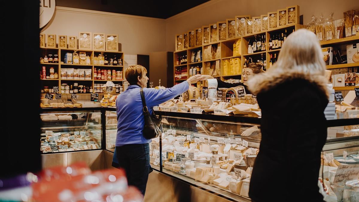 Majówka у Польщі: як працюватимуть магазини на травневі свята у 2022 році - Закордон Majówka у Польщі: як працюватимуть магазини на травневі свята у 2022 році - Закордон