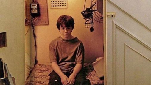 "Кімната Гаррі Поттера під сходами": у Варшаві здають крихітну квартиру на 7 квадратних метрів