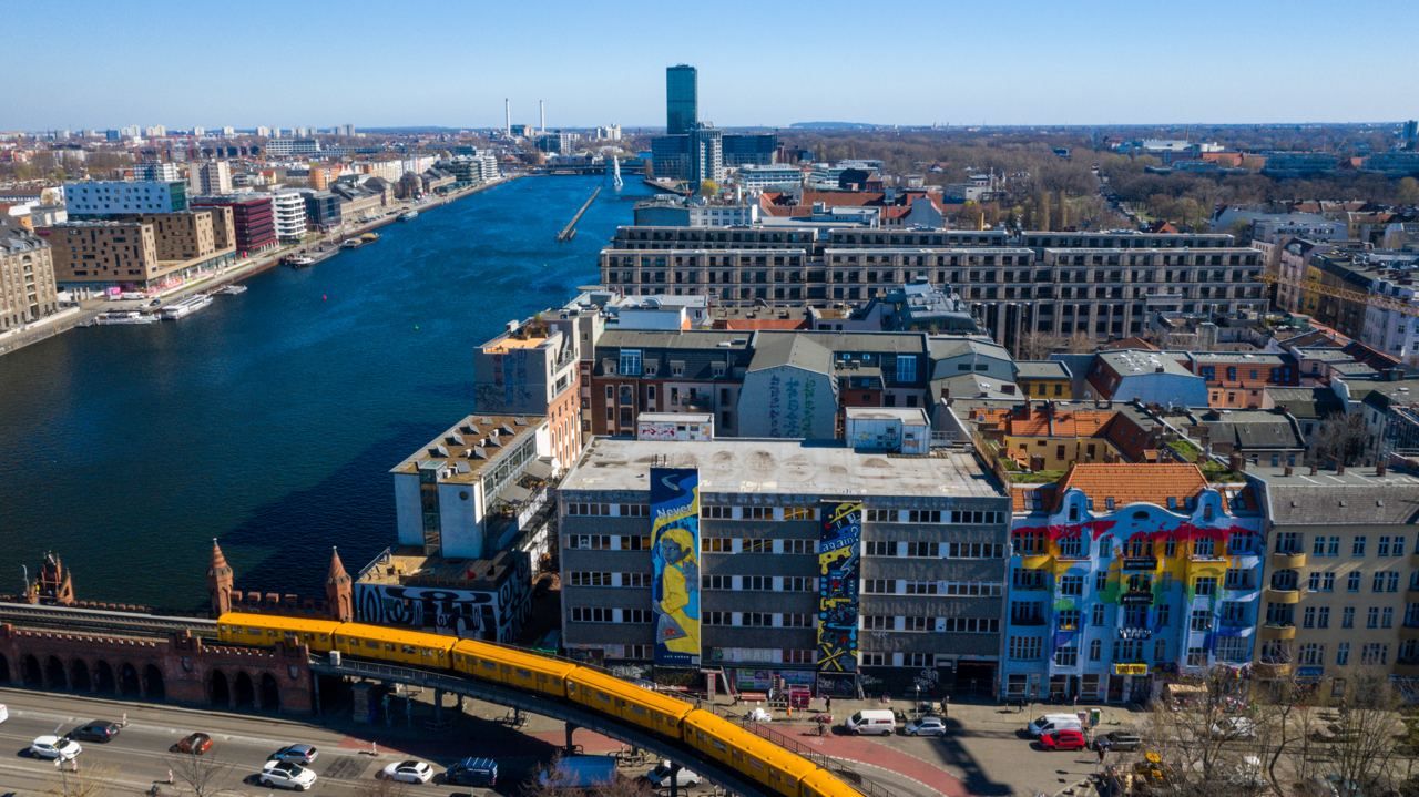 "Ніколи знову?" у Берліні з'явилися проникливі мурали на підтримку України - Закордон "Ніколи знову?" у Берліні з'явилися проникливі мурали на підтримку України - Закордон