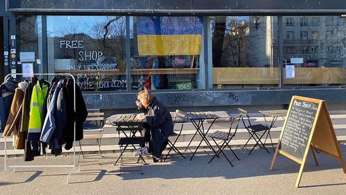 Розрахунковою валютою є посмішка  у Варшаві відкрили ще один безкоштовний магазин для українців - Закордон