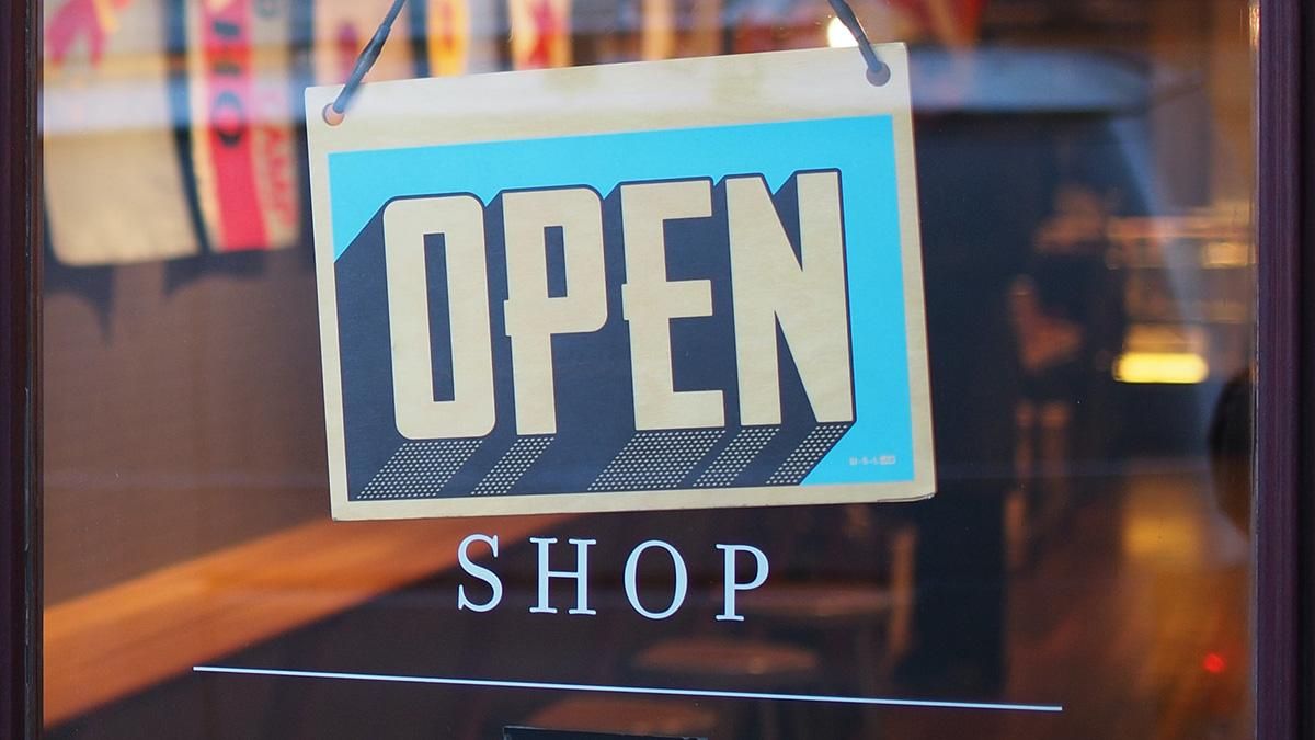 В польском Коросно открыли бесплатный магазин для украинцев - Закордон В польском Коросно открыли бесплатный магазин для украинцев - Закордон