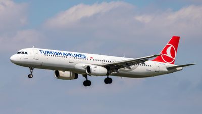 Безумная акция от Turkish Airlines: подборка дешевых рейсов для украинцев за границей